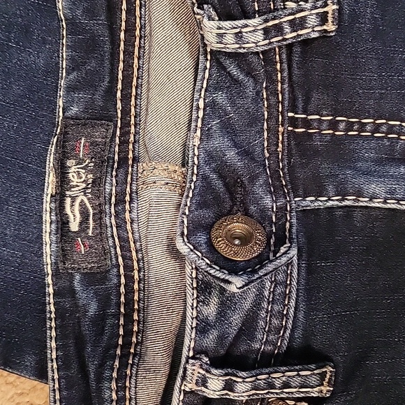 Silver Jeans Size 31/33. Tuesday slim boot. Like new, very lightly used. - Picture 2 of 7